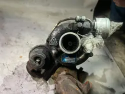 Turboahdin OEM 068145704D VW Passat 1.6 TD:lle