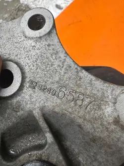 Soporte de caja de cambios OEM 42496587 para Opel Astra K