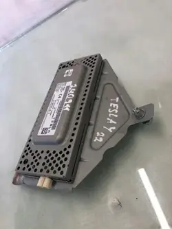Tesla Model S antennförstärkare OEM 152797300D