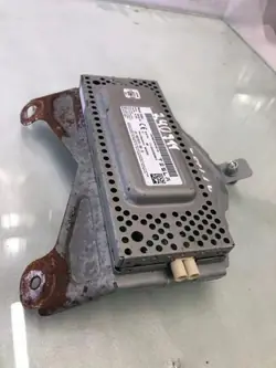 Tesla Model S antennförstärkare OEM 152797300D