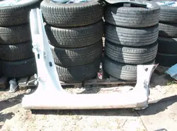 Toyota Yaris III oikea etu neljännespaneeli OEM