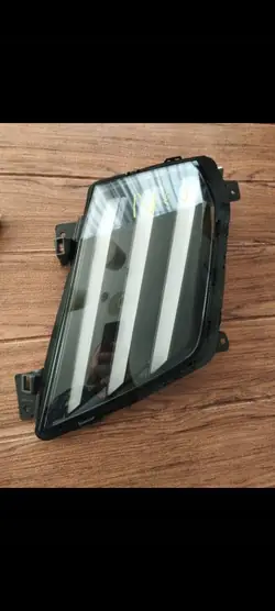 Peugeot 208 II vänster DRL-ljus OEM 985105418002