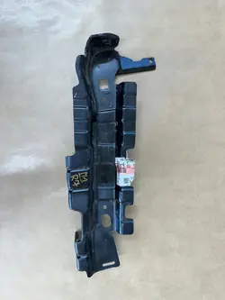 Vänster fram skärmstöd Ford Focus MK3 1867308