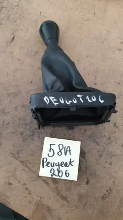 Pomo de cambio DA-24083 negro con faldón para Peugeot