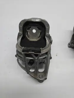 Soporte de Motor Izquierdo Porsche Cayenne Q5 Q7 Q8 4M0199371FL