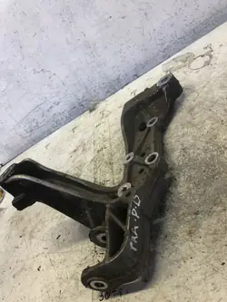 Suporte de trenó dianteiro VW OEM 1K0199296 lado direito
