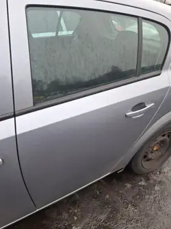 Kleine achter rechter zijruit OEM 082763636 Opel
