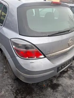 Vitre latérale petite arrière droit OEM 082763636 Opel
