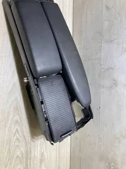 Käsinoja OEM A2046800639 Mercedes-Benz E W212:lle