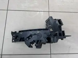 Suporte de farol Audi OEM 8R0805608B - Usado