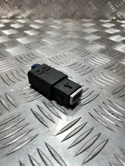 Port USB-C OEM 7357786100 pour Fiat 600 2023+