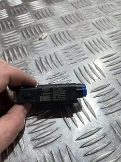 USB-C-portti OEM 7357786100 Fiat 600 2023+