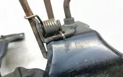 BMW X5 E70 Motorhuvesäkerhetslås OEM 7164802