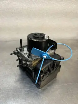 Bomba ABS OEM 8V512M110AD para Ford Fiesta MK7