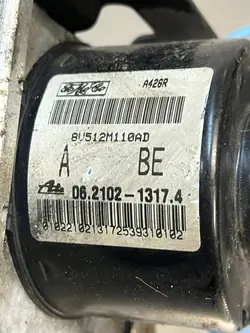 Pompe ABS OEM 8V512M110AD pour Ford Fiesta MK7