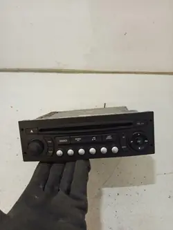 Rádio Peugeot 307 OEM 96627393XT - Estado usado