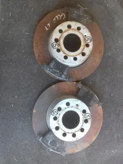 Gebrauchte Bremsscheiben & Beläge OEM 5Q0615601D