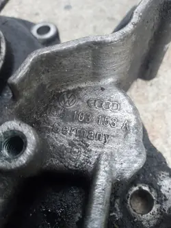 Axeltätning OEM 06B103153A för 2.0 FSI VW