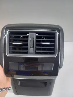 Hinterer Aschenbecher OEM 3V0863284 für Skoda Superb III
