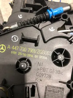 MERCEDES W447 SERRURE DE PORTE