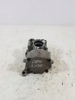 Audi Q5 Öljypumppu OEM 059115103CP - Käytetty