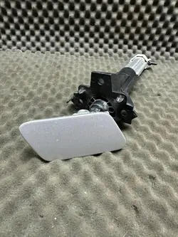 OEM 3306179VV Oikea ajovalopesin Citroen DS5:lle