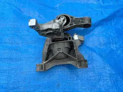 PEUGEOT 308 T9 2.0 HDI Moottorin Kiinnike