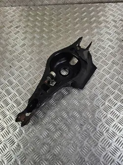 Taka jousituksen istuin vasen OEM 01223 Toyota RAV4