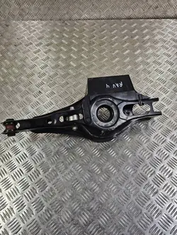 Taka jousituksen istuin vasen OEM 01223 Toyota RAV4