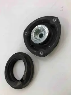 OEM 5Q0412331E Etu-oikea iskunvaimenninpidike - VW