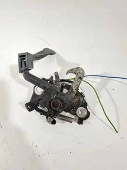 Cerradura capó Peugeot 5008 2015 OEM 03012C1 - Usado