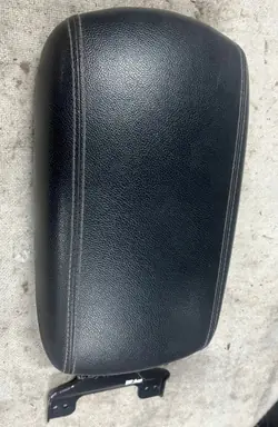 Kia Sportage IV Käsinojapeite OEM Musta Nahka