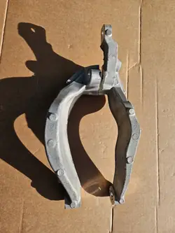 Volvo XC90 II oikea iskunvaimenninkitangon haarukka OEM 31681984