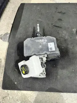 Remkrachtversterkerpomp OEM 4M0614105T voor VW Touareg III