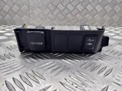 Toma USB OEM 88190-0D030 para Toyota Auris II
