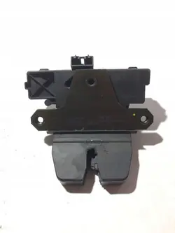 OEM 01043429004 Bakluckelås Volvo V50 2005