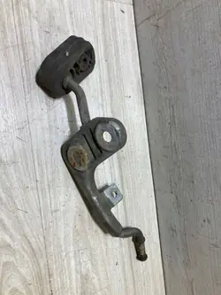 Mercedes-pakoputken kannatin OEM A2044901037 - Käytetty