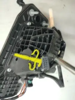 Mecanismo de mudança de marchas VW OEM 5Q2713025 - Usado
