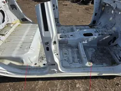 Pilar da Porta Direito Central Mitsubishi L200 OEM