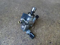 Polttoainepumppu GOLF V AUDI TT 8J A3 8P 2.0 TFSI 06F127025B