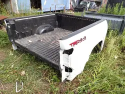 Lyhyt lava 5.5 FT Toyota Tundra Crew Max 2022-