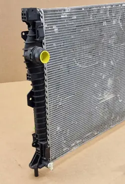 Radiateur d'eau OEM 3KECW pour Jaguar E-Pace