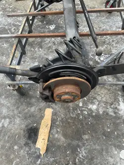 Poutre Suspension Arrière Renault Trafic III OEM 58863569878