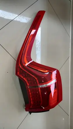 VOLVO XC90 Lámpara Trasera Derecha 32228827
