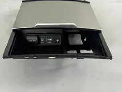 OEM 84680-J5600 Tuhkakuppi USB AUX Konsoli Kia Stinger