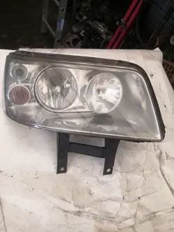 Farol dianteiro direito VW T5 03-10 7H1941016T