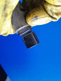 Renault OEM 237964892R Sähköventtiili - Käytetty osa