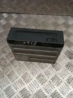 Toyota Prius CD-wisselaar OEM 8684147051 - Gebruikt
