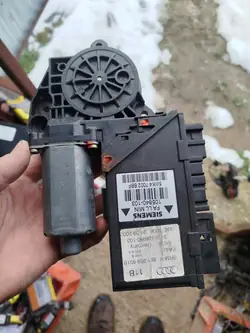 Vasen etuikkunan moottori Audi A4 B6 8E1959801B