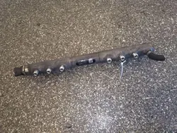 Carril de injeção Volvo OE usado OEM 8699179